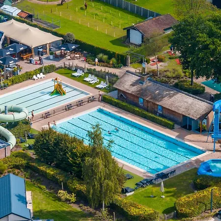 別荘 Panorama Near Efteling - With Garden And Swimmingpool Europarcs